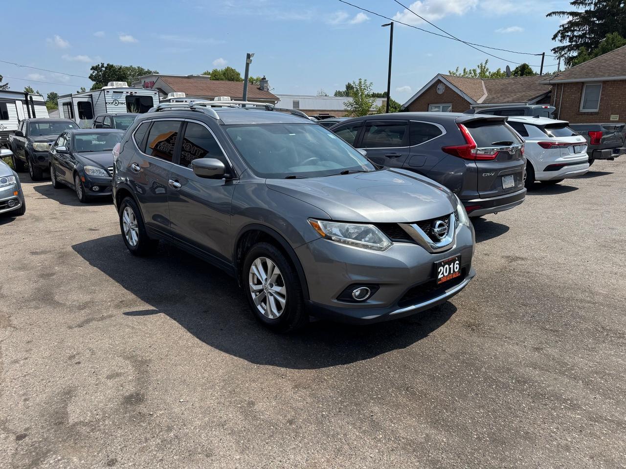 2016 Nissan Rogue SV, AWD, WELL SERVICED, CERTIFIED Photo