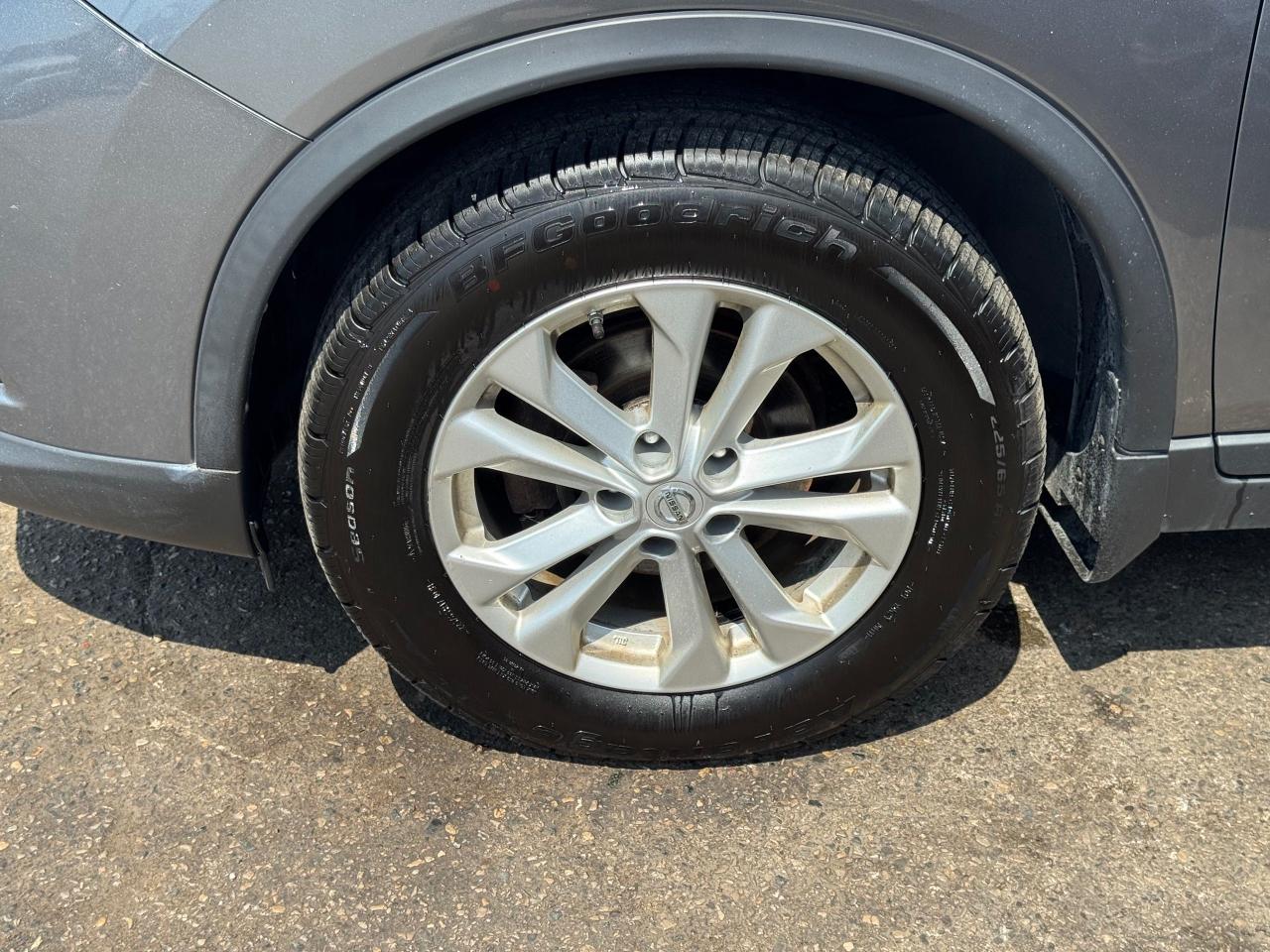 2016 Nissan Rogue SV, AWD, PANO ROOF, WELL SERVICED, CERTIFIED - Photo #9