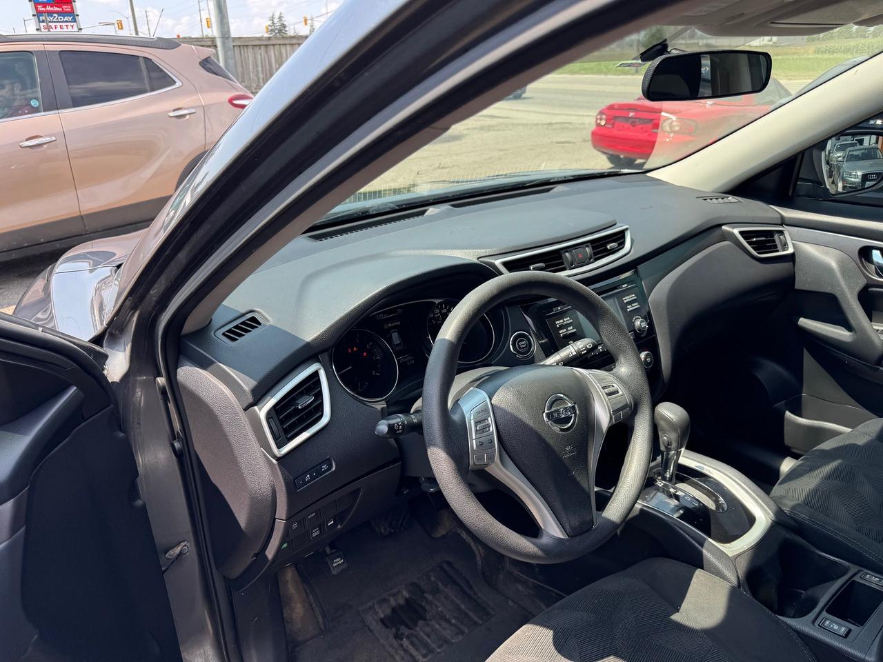 2016 Nissan Rogue SV, AWD, WELL SERVICED, CERTIFIED Photo