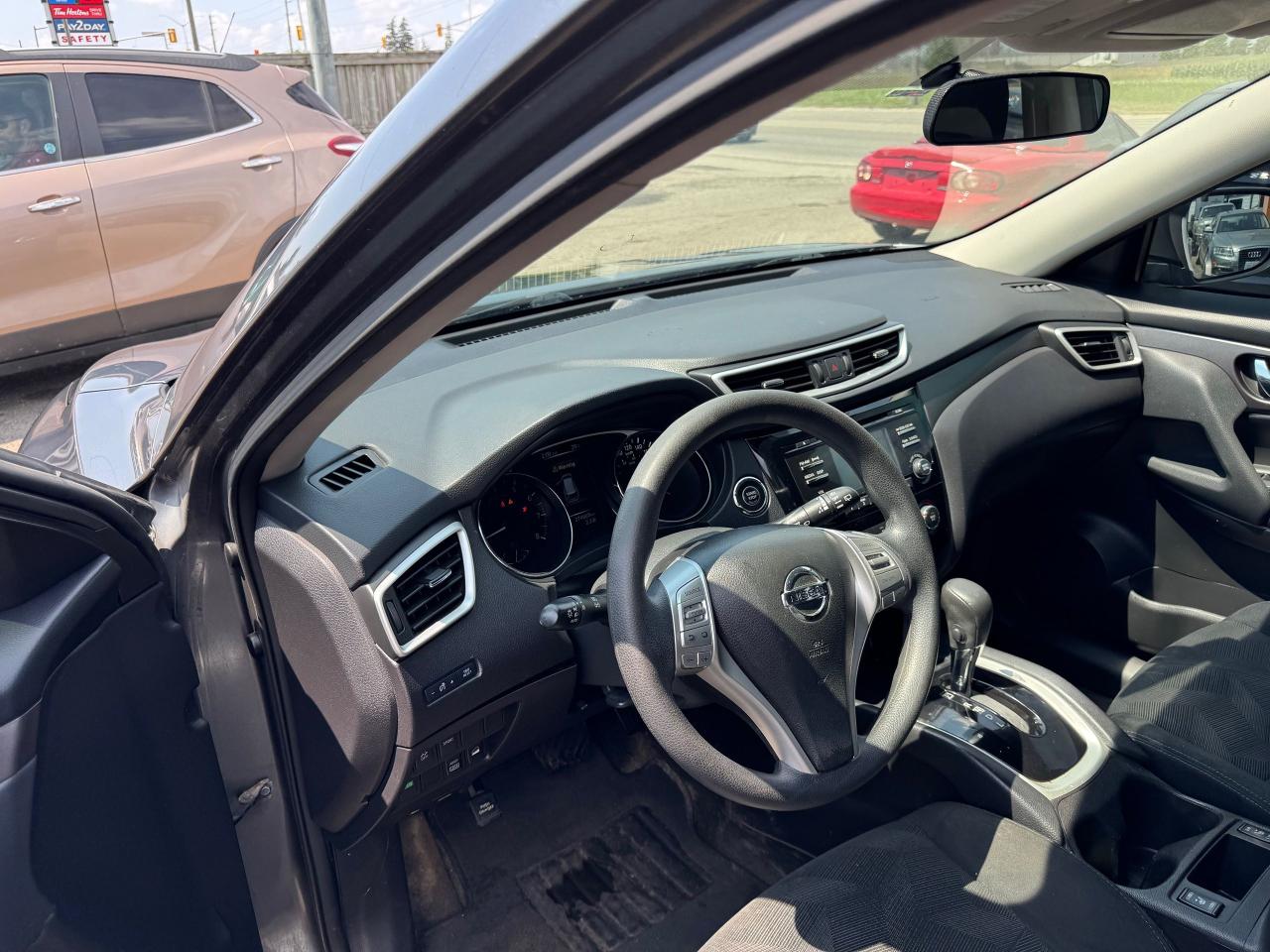 2016 Nissan Rogue SV, AWD, PANO ROOF, WELL SERVICED, CERTIFIED - Photo #10