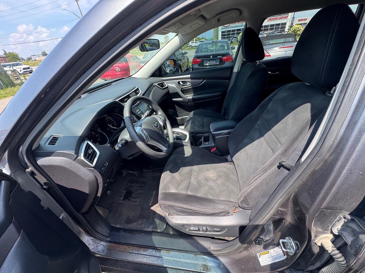 2016 Nissan Rogue SV, AWD, WELL SERVICED, CERTIFIED Photo