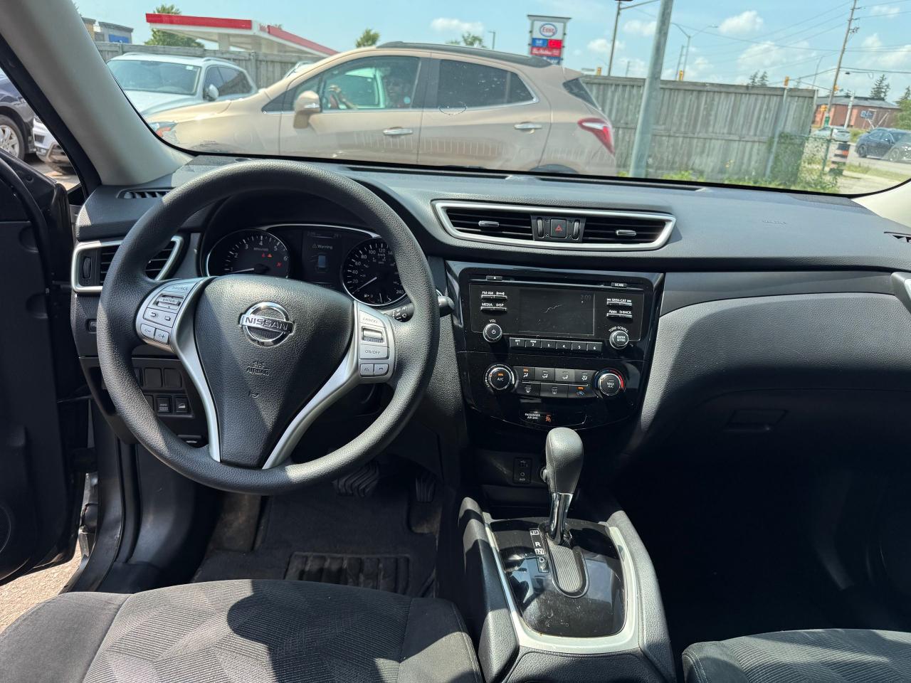 2016 Nissan Rogue SV, AWD, PANO ROOF, WELL SERVICED, CERTIFIED - Photo #13