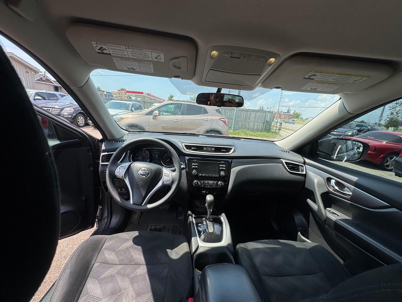2016 Nissan Rogue SV, AWD, WELL SERVICED, CERTIFIED Photo
