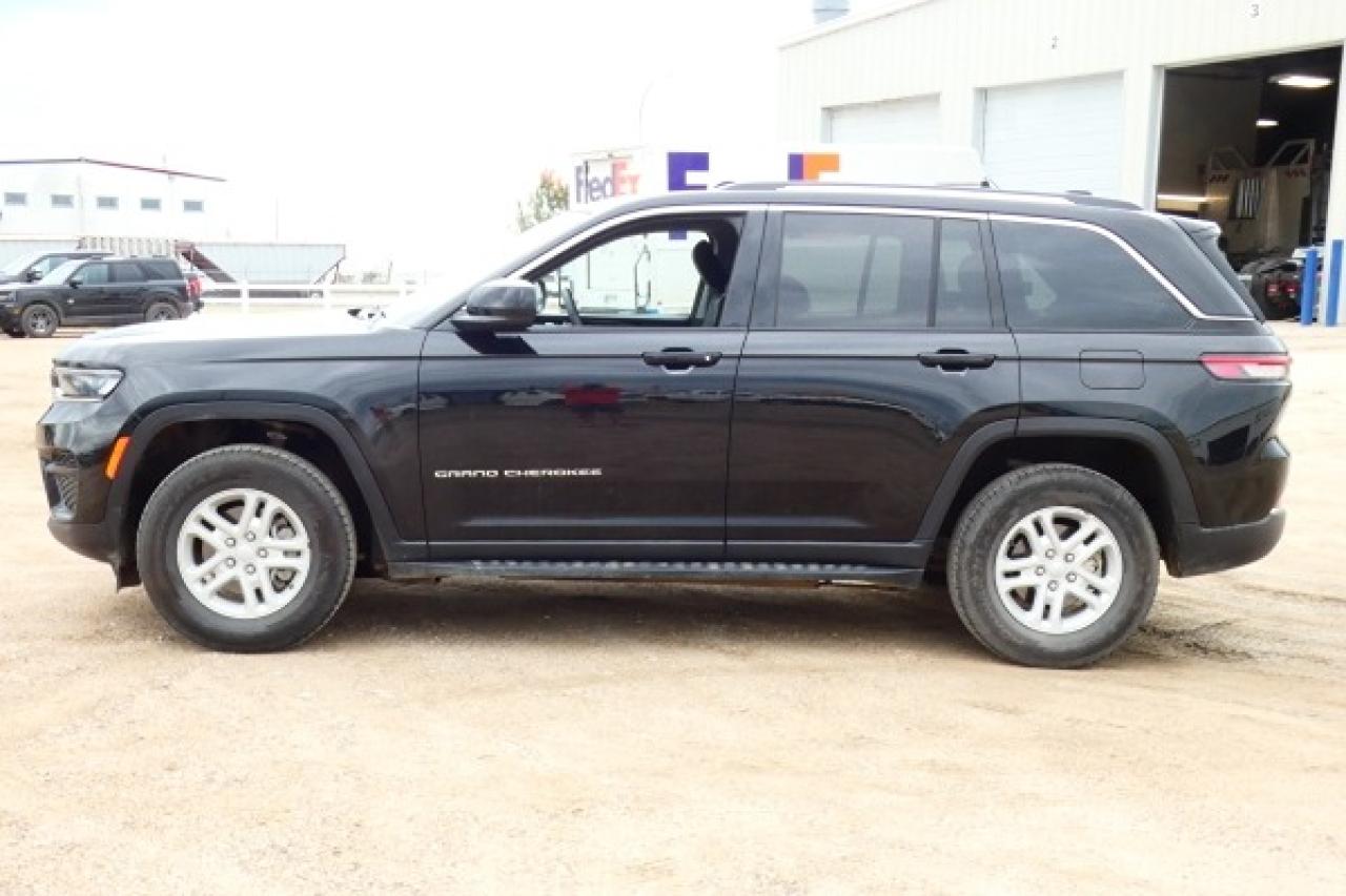 2023 Jeep Grand Cherokee Laredo 4x4 w/Htd cloth, S/R, BUC - Photo #1