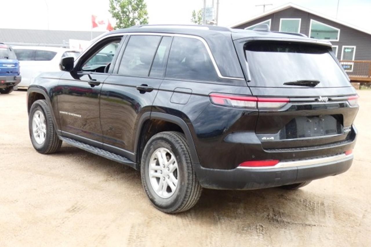 2023 Jeep Grand Cherokee Laredo 4x4 w/Htd cloth, S/R, BUC - Photo #8