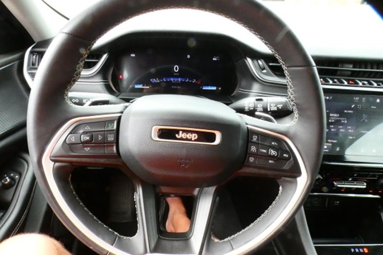 2023 Jeep Grand Cherokee Laredo 4x4 w/Htd cloth, S/R, BUC - Photo #13