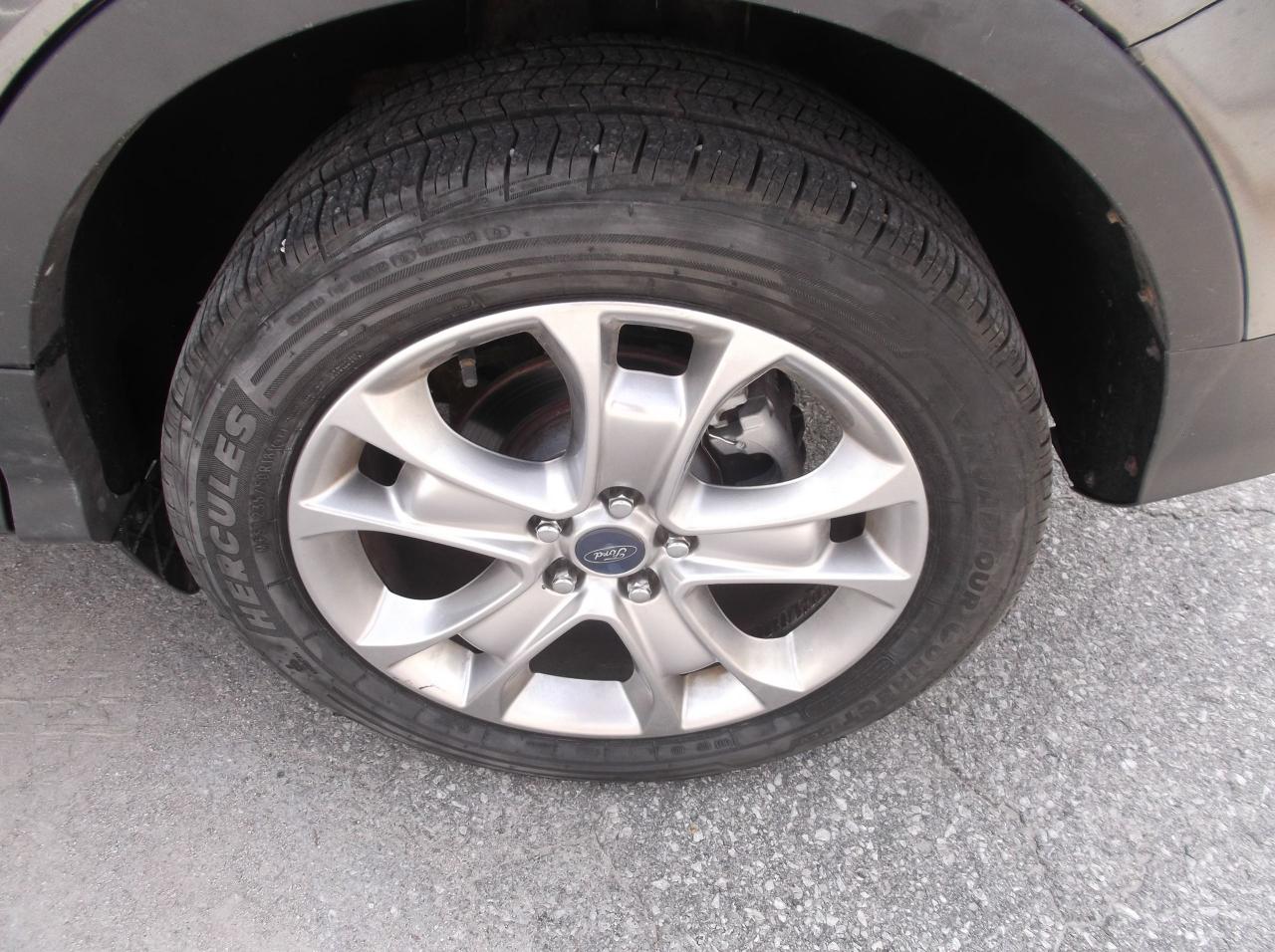 2013 Ford Escape SEL - Photo #9