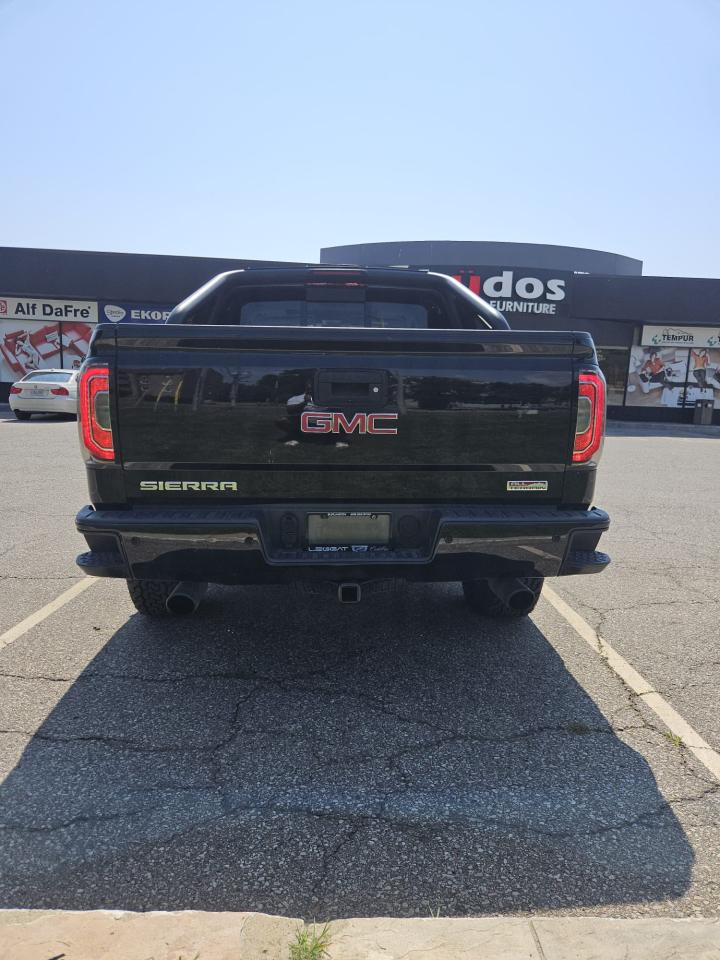 2017 GMC Sierra 1500 4WD Crew Cab 153.0" SLT - Photo #11