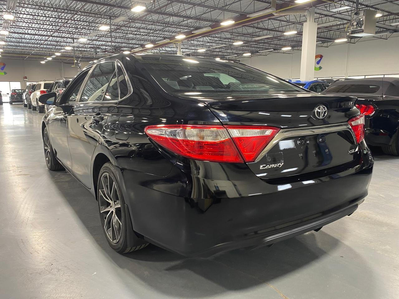 2015 Toyota Camry XSE Photo2