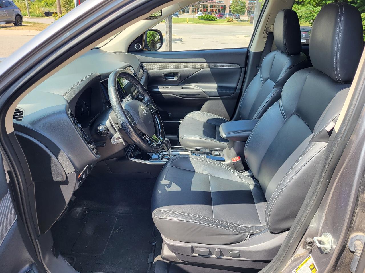 2020 Mitsubishi Outlander GT Photo3