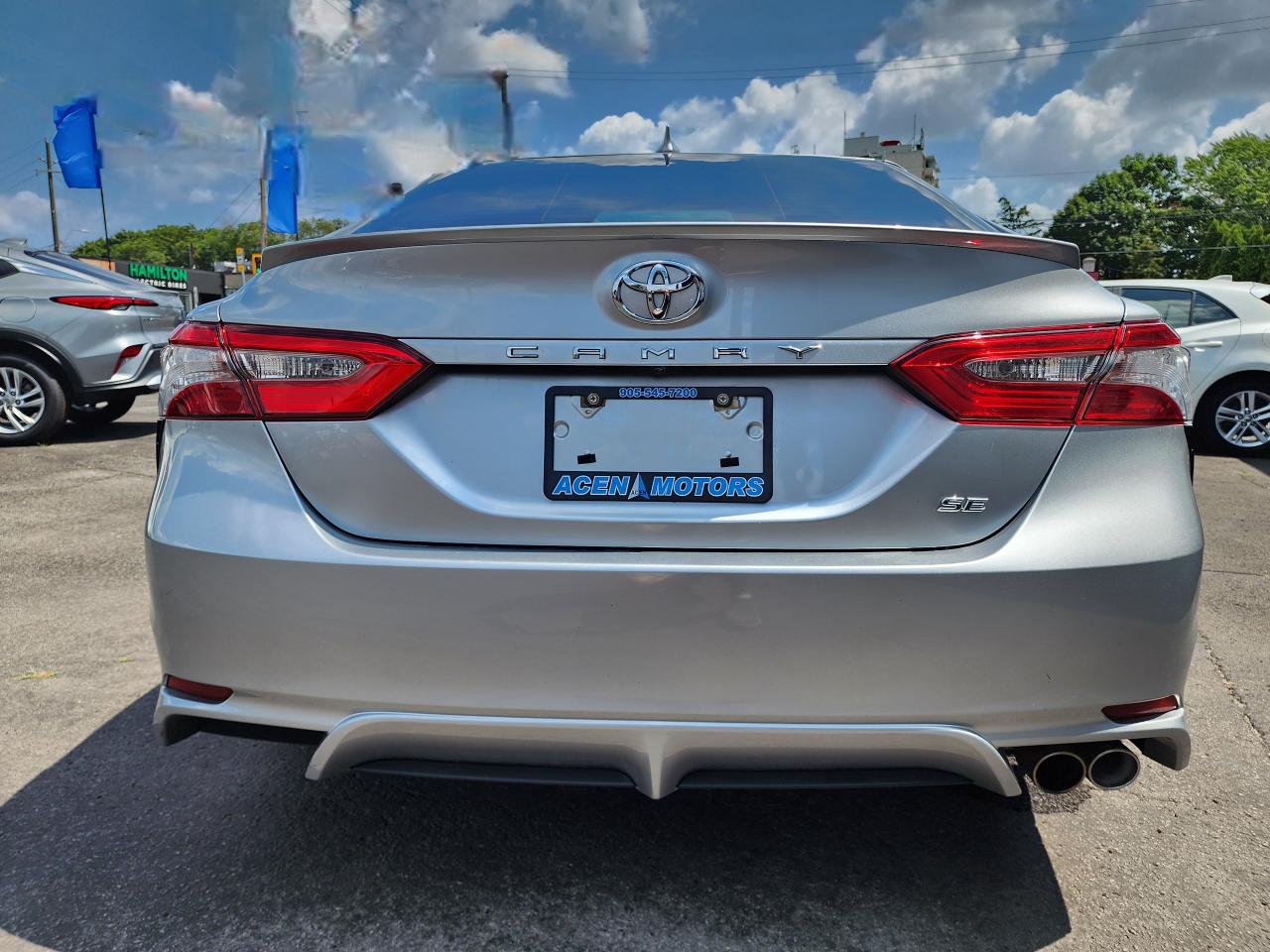 2018 Toyota Camry SE Photo2