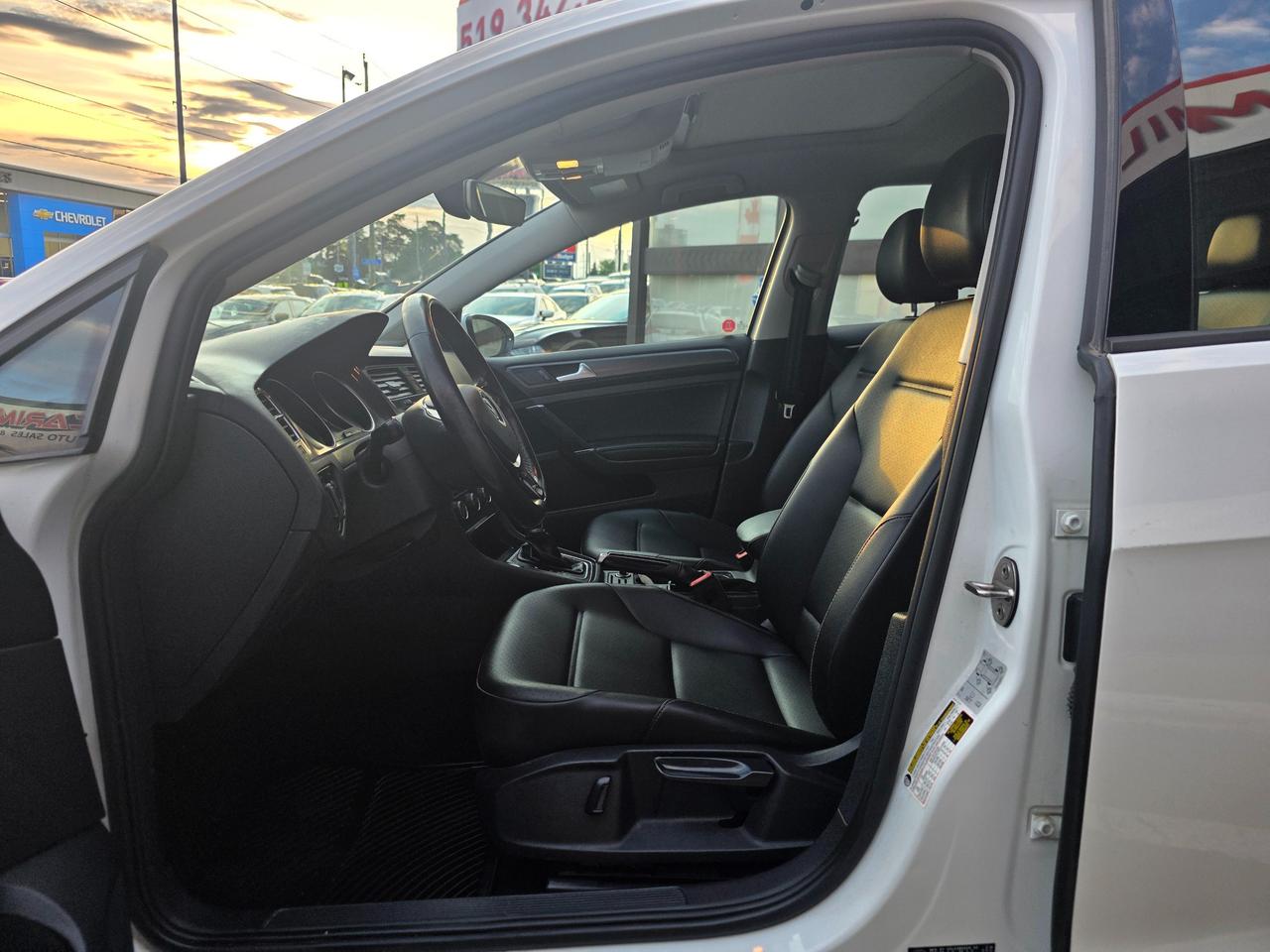 2018 Volkswagen Golf 1.8 TSI Comfortline Accident Free | One Owner | Sunroof | Heated Seats | Backup Camera Photo