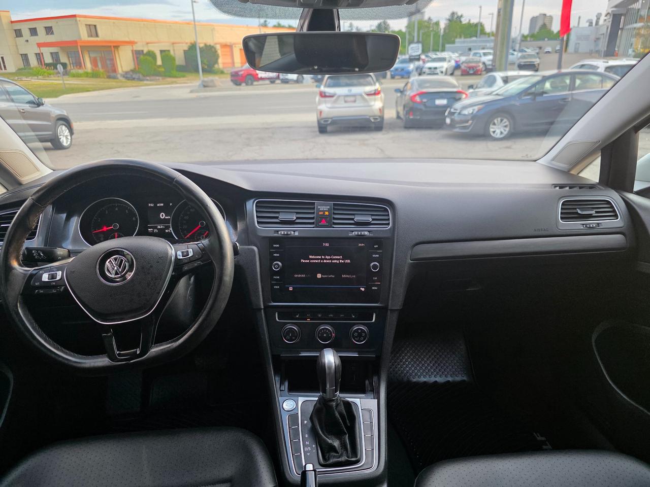 2018 Volkswagen Golf 1.8 TSI Comfortline Accident Free | One Owner | Sunroof | Heated Seats | Backup Camera Photo