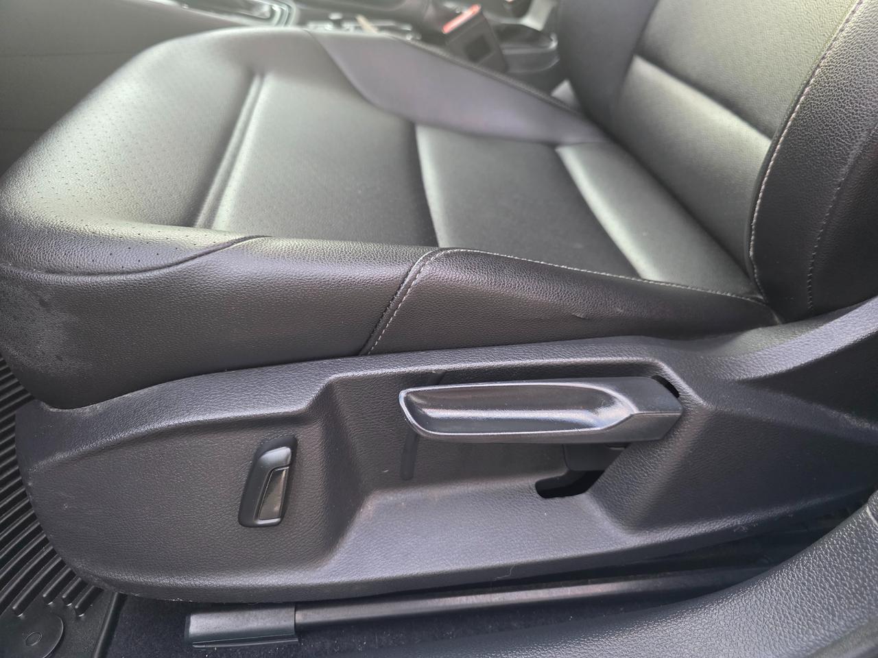 2018 Volkswagen Golf 1.8 TSI Comfortline Accident Free | One Owner | Sunroof | Heated Seats | Backup Camera Photo