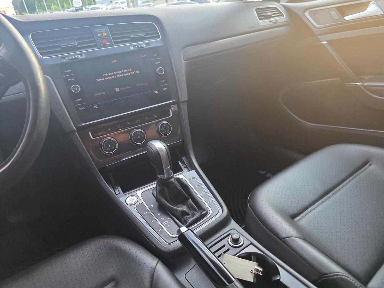 2018 Volkswagen Golf 1.8 TSI Comfortline Accident Free | One Owner | Sunroof | Heated Seats | Backup Camera Photo