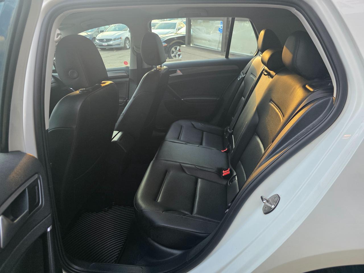 2018 Volkswagen Golf 1.8 TSI Comfortline Accident Free | One Owner | Sunroof | Heated Seats | Backup Camera Photo