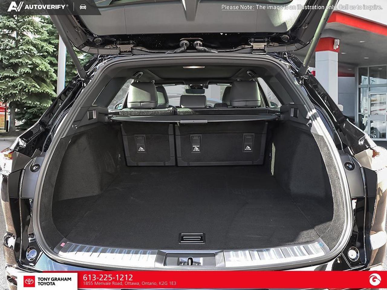 2025 Toyota Crown Signia Limited Photo