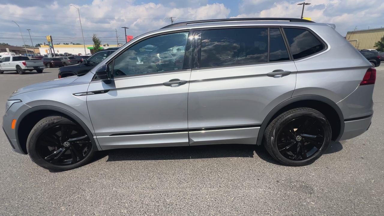 2023 Volkswagen Tiguan Comfortline R-Line Black MOONROOF, HEATED LEATHER SEATS, SIRIUS XM, CRUISE CONTROL, BACK UP CAM!! Photo4