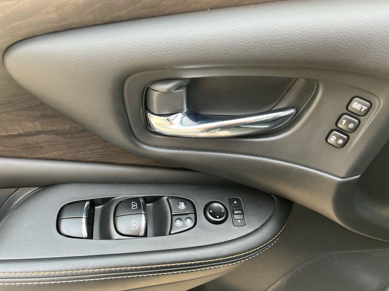 2023 Nissan Murano Platinum PREVIOUS DAILY RENTAL - MOONROOF, HEATED AND COOLED LEATHER SEATS, POWER CONTROL SEATS, NAV, SIRIUS Photo