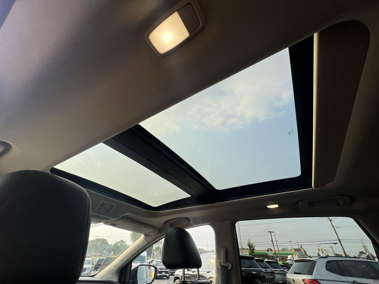 2023 Nissan Murano Platinum PREVIOUS DAILY RENTAL - MOONROOF, HEATED AND COOLED LEATHER SEATS, POWER CONTROL SEATS, NAV, SIRIUS Photo