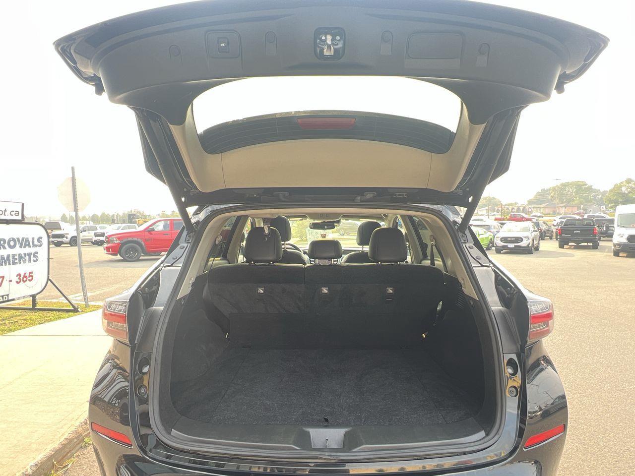 2023 Nissan Murano Platinum PREVIOUS DAILY RENTAL - MOONROOF, HEATED AND COOLED LEATHER SEATS, POWER CONTROL SEATS, NAV, SIRIUS Photo