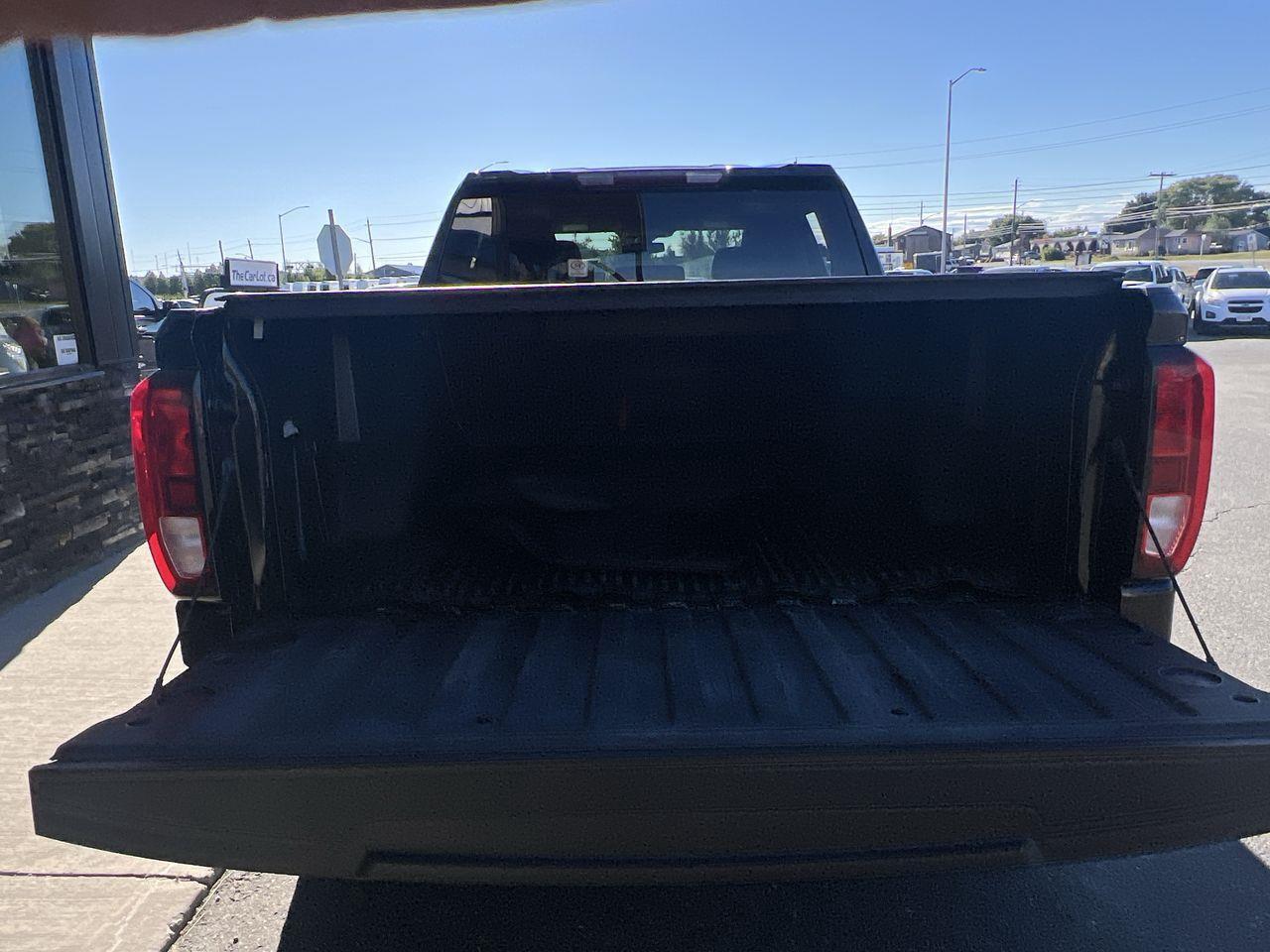 2021 GMC Sierra 1500 SLE 4X4, DIESEL, 6 PASSENGER, SIRIUS XM, NAV, PUSH TO START, BACK UP CAMERA!! Photo