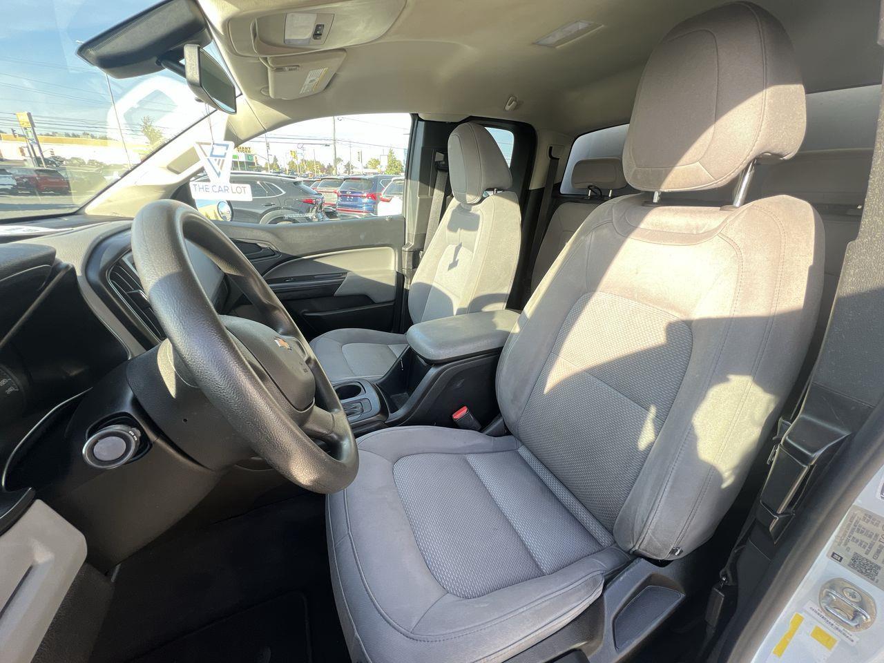 2020 Chevrolet Colorado WT 4X2, 4 PASSENGER!! Photo