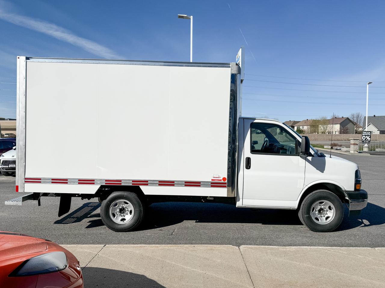 2025 Chevrolet Express Cutaway Work Van 4.3L V6 WITH REMOTE ENTRY, POWER DRIVER'S SEAT, CLOTH SEATS, AIR CONDITIONING, CRUISE CONTROL, MP3 PLAYER, BLUETOOTH Photo
