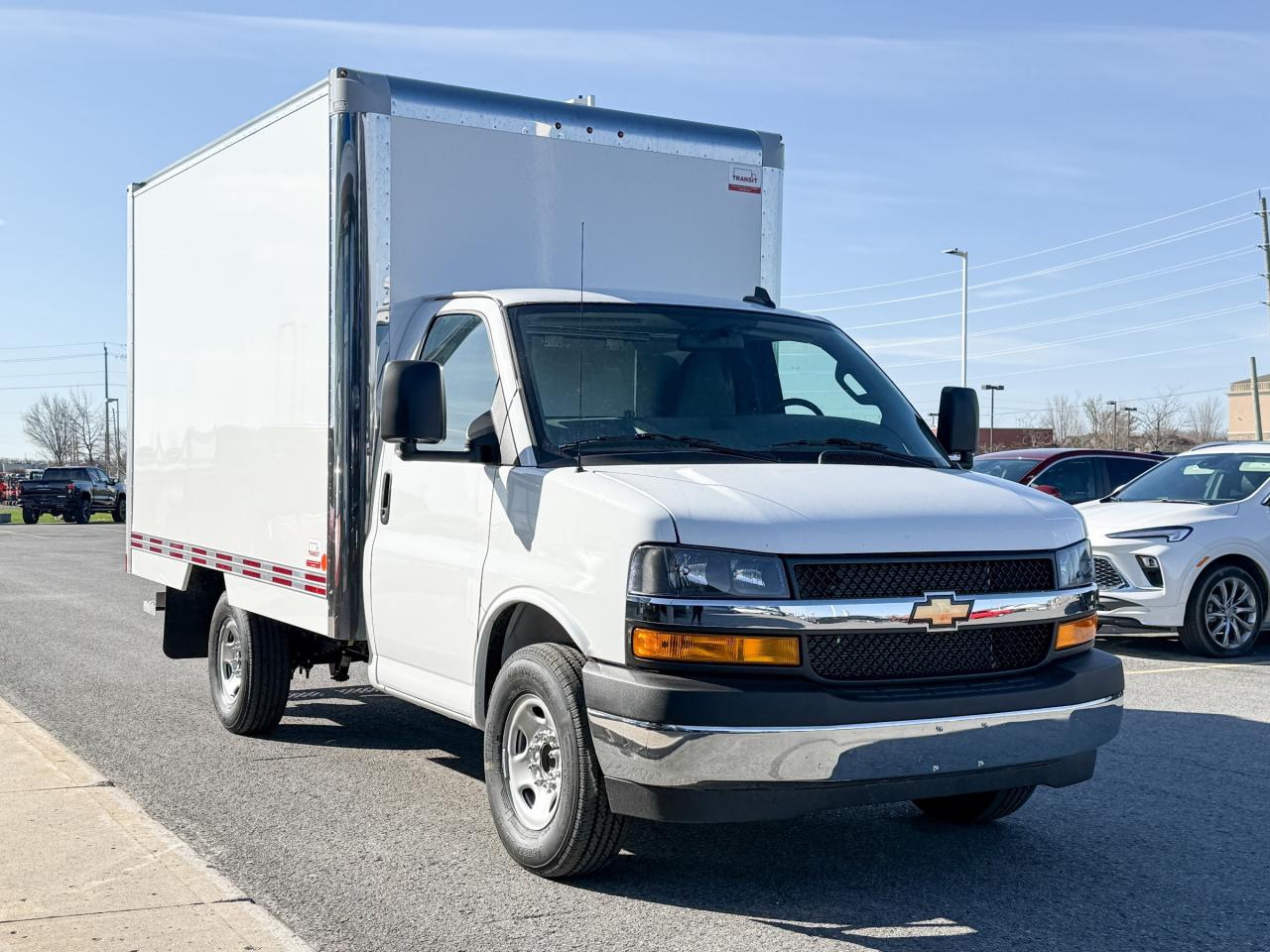 2025 Chevrolet Express Cutaway Work Van 4.3L V6 WITH REMOTE ENTRY, POWER DRIVER'S SEAT, CLOTH SEATS, AIR CONDITIONING, CRUISE CONTROL, MP3 PLAYER, BLUETOOTH Photo