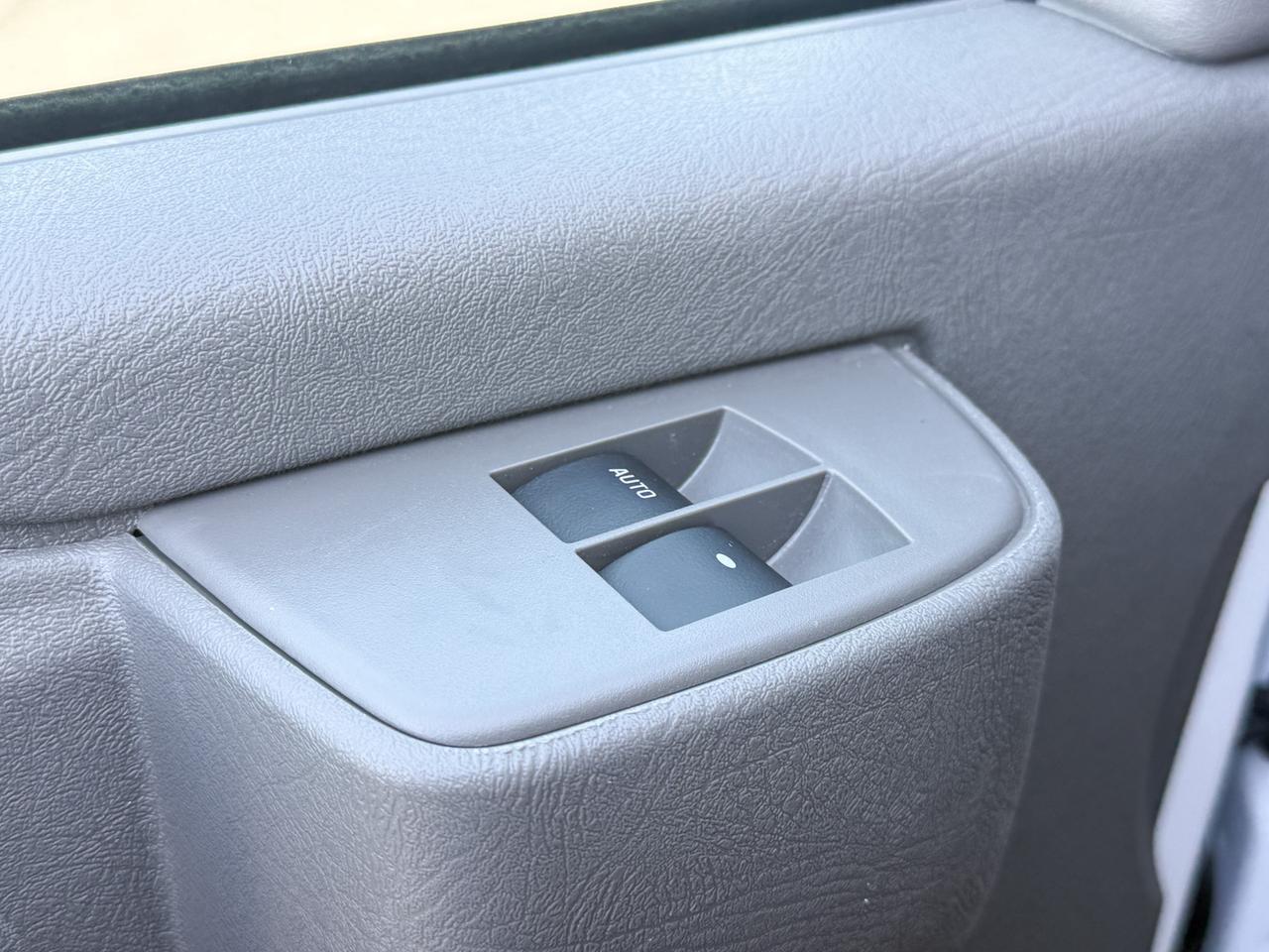 2025 Chevrolet Express Cutaway Work Van 4.3L V6 WITH REMOTE ENTRY, POWER DRIVER'S SEAT, CLOTH SEATS, AIR CONDITIONING, CRUISE CONTROL, MP3 PLAYER, BLUETOOTH Photo