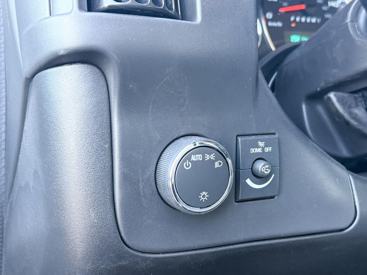 2025 Chevrolet Express Cutaway Work Van 4.3L V6 WITH REMOTE ENTRY, POWER DRIVER'S SEAT, CLOTH SEATS, AIR CONDITIONING, CRUISE CONTROL, MP3 PLAYER, BLUETOOTH Photo