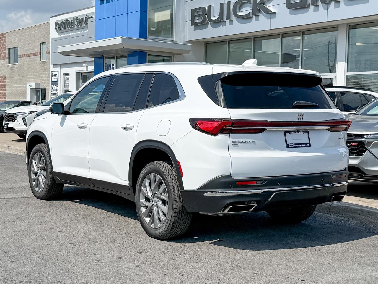 2026 Buick Enclave Preferred 2.5L 4 CYL WITH REMOTE START/ENTRY, HEATED SEATS, HEATED STEERING WHEEL, POWER LIFTGATE, BOSE SOUND SYSTEM Photo2