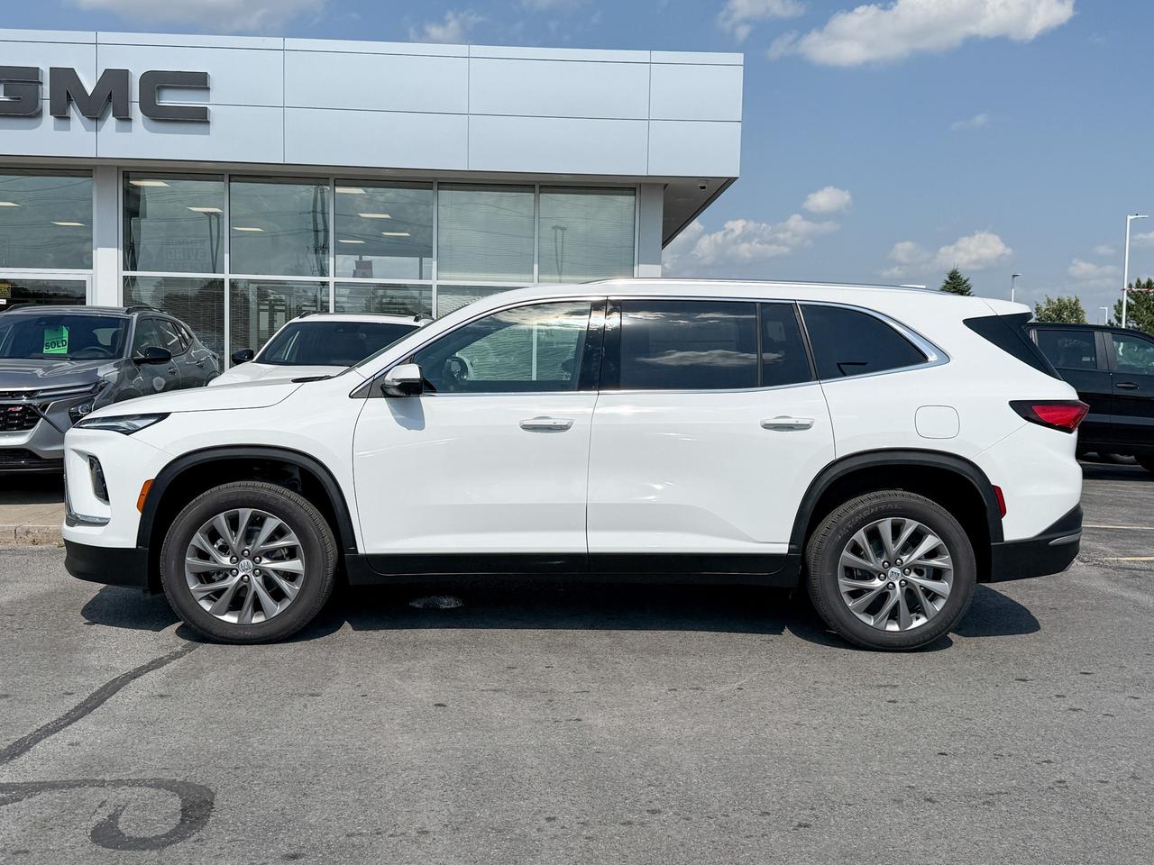 2026 Buick Enclave Preferred 2.5L 4 CYL WITH REMOTE START/ENTRY, HEATED SEATS, HEATED STEERING WHEEL, POWER LIFTGATE, BOSE SOUND SYSTEM Photo1