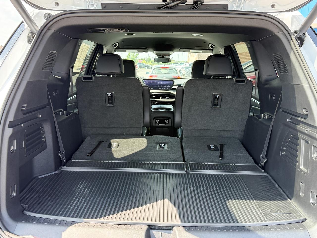 2026 Buick Enclave Preferred 2.5L 4 CYL WITH REMOTE START/ENTRY, HEATED SEATS, HEATED STEERING WHEEL, POWER LIFTGATE, BOSE SOUND SYSTEM Photo4