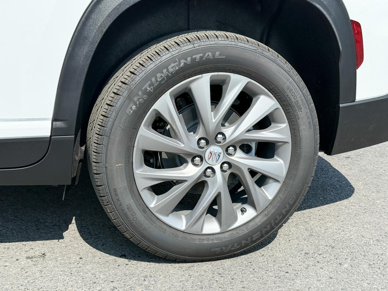 2026 Buick Enclave Preferred 2.5L 4 CYL WITH REMOTE START/ENTRY, HEATED SEATS, HEATED STEERING WHEEL, POWER LIFTGATE, BOSE SOUND SYSTEM Photo