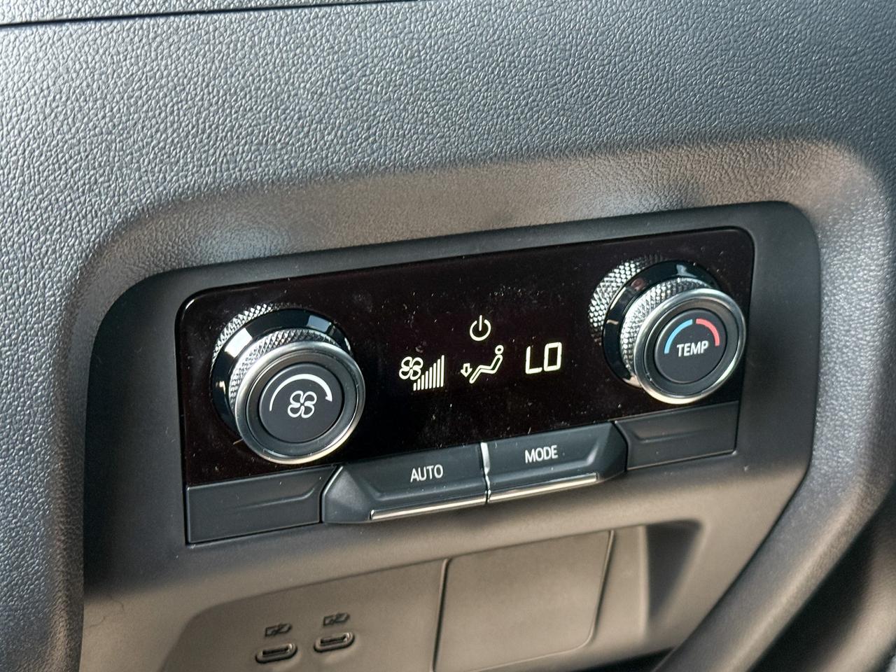 2026 Buick Enclave Preferred 2.5L 4 CYL WITH REMOTE START/ENTRY, HEATED SEATS, HEATED STEERING WHEEL, POWER LIFTGATE, BOSE SOUND SYSTEM Photo