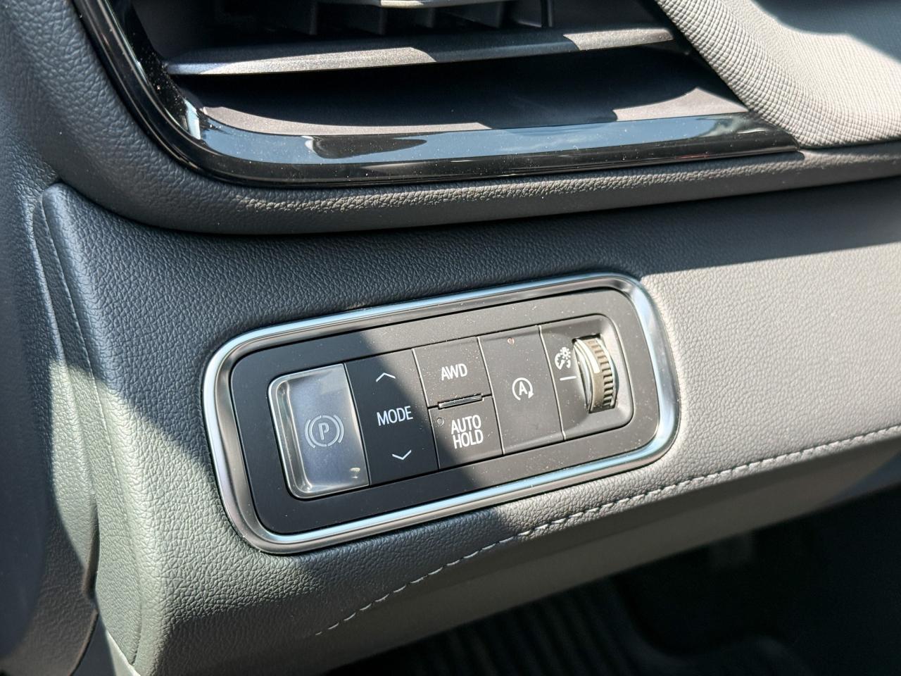 2026 Buick Enclave Preferred 2.5L 4 CYL WITH REMOTE START/ENTRY, HEATED SEATS, HEATED STEERING WHEEL, POWER LIFTGATE, BOSE SOUND SYSTEM Photo