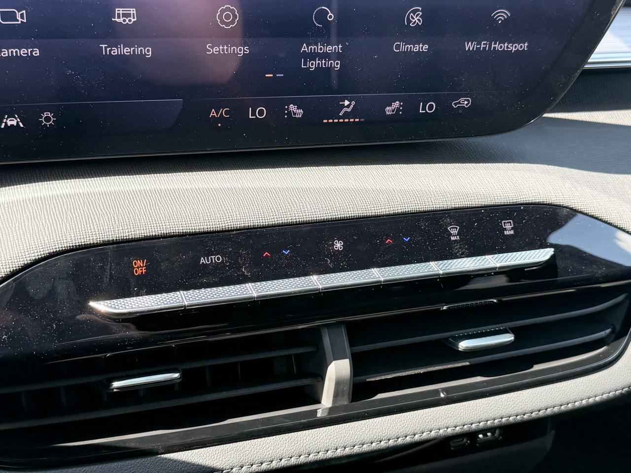 2026 Buick Enclave Preferred 2.5L 4 CYL WITH REMOTE START/ENTRY, HEATED SEATS, HEATED STEERING WHEEL, POWER LIFTGATE, BOSE SOUND SYSTEM Photo