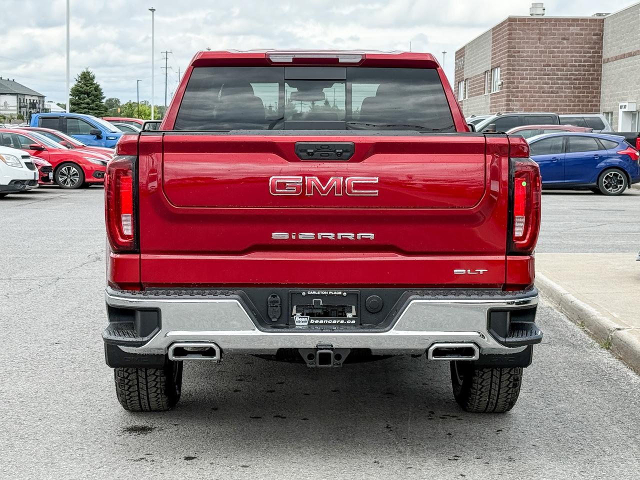 2025 GMC Sierra 1500 SLT 5.3L V8 WITH REMOTE START/ENTRY, HEATED SEATS, HEATED STEERING WHEEL, VENTILATED SEATS, ADAPTIVE CRUISE CONTROL, BOSE SPEAKER SYSTEM Photo