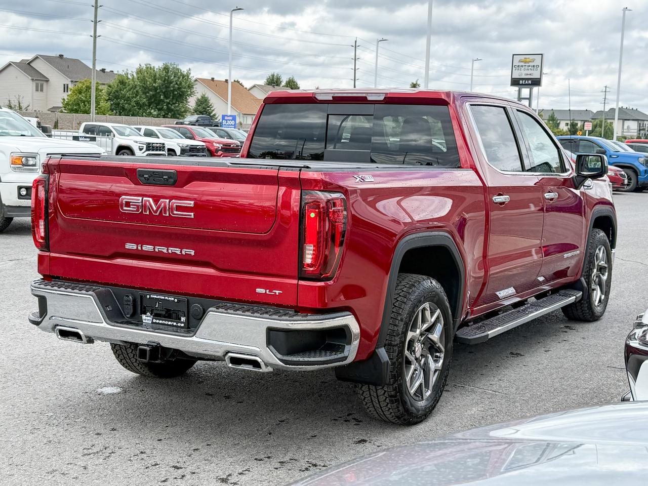 2025 GMC Sierra 1500 SLT 5.3L V8 WITH REMOTE START/ENTRY, HEATED SEATS, HEATED STEERING WHEEL, VENTILATED SEATS, ADAPTIVE CRUISE CONTROL, BOSE SPEAKER SYSTEM Photo