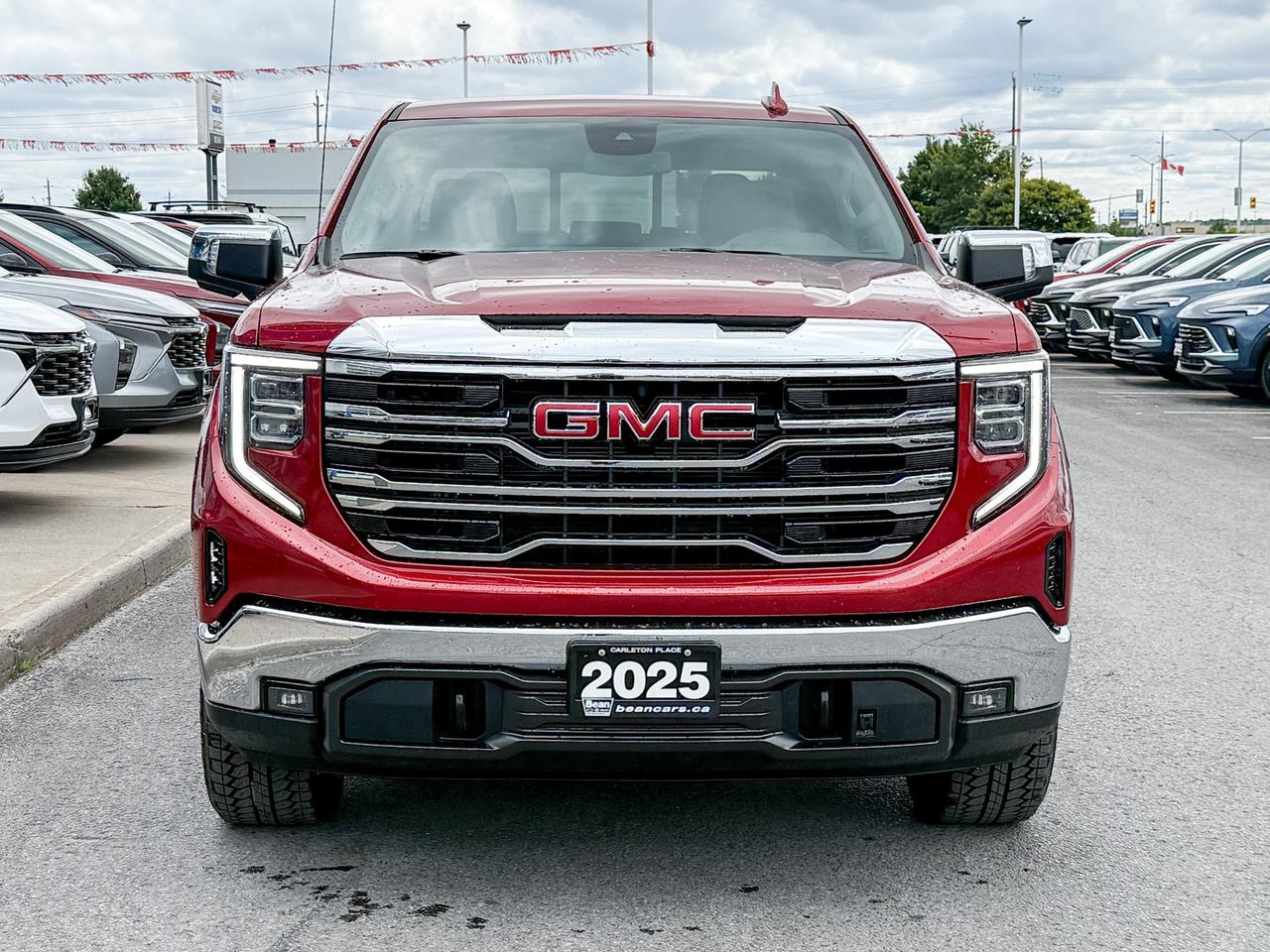 2025 GMC Sierra 1500 SLT 5.3L V8 WITH REMOTE START/ENTRY, HEATED SEATS, HEATED STEERING WHEEL, VENTILATED SEATS, ADAPTIVE CRUISE CONTROL, BOSE SPEAKER SYSTEM Photo