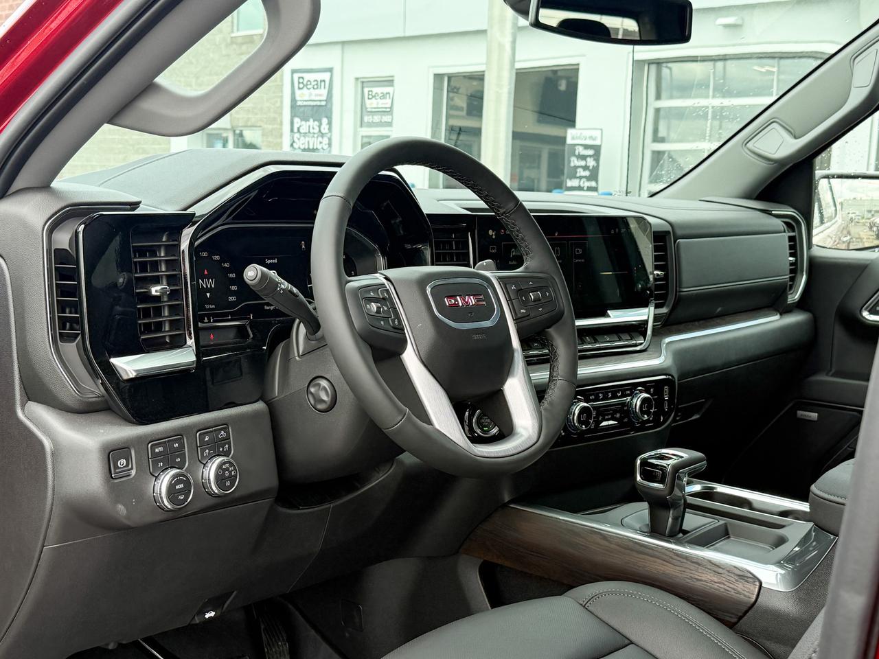 2025 GMC Sierra 1500 SLT 5.3L V8 WITH REMOTE START/ENTRY, HEATED SEATS, HEATED STEERING WHEEL, VENTILATED SEATS, ADAPTIVE CRUISE CONTROL, BOSE SPEAKER SYSTEM Photo