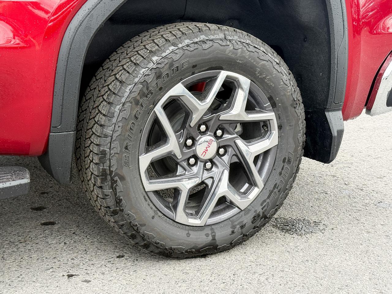 2025 GMC Sierra 1500 SLT 5.3L V8 WITH REMOTE START/ENTRY, HEATED SEATS, HEATED STEERING WHEEL, VENTILATED SEATS, ADAPTIVE CRUISE CONTROL, BOSE SPEAKER SYSTEM Photo