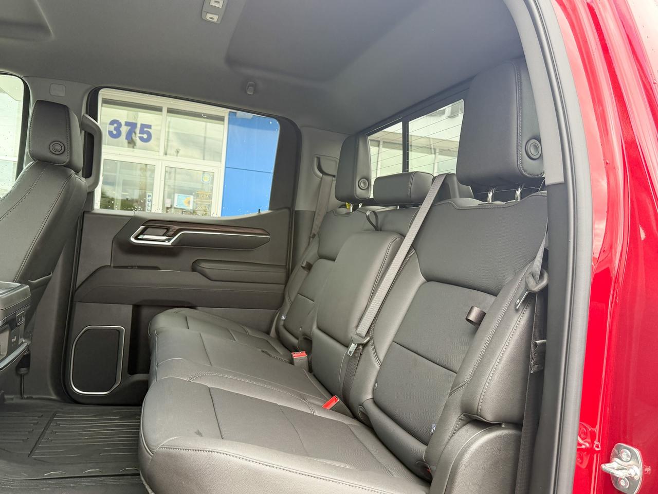 2025 GMC Sierra 1500 SLT 5.3L V8 WITH REMOTE START/ENTRY, HEATED SEATS, HEATED STEERING WHEEL, VENTILATED SEATS, ADAPTIVE CRUISE CONTROL, BOSE SPEAKER SYSTEM Photo