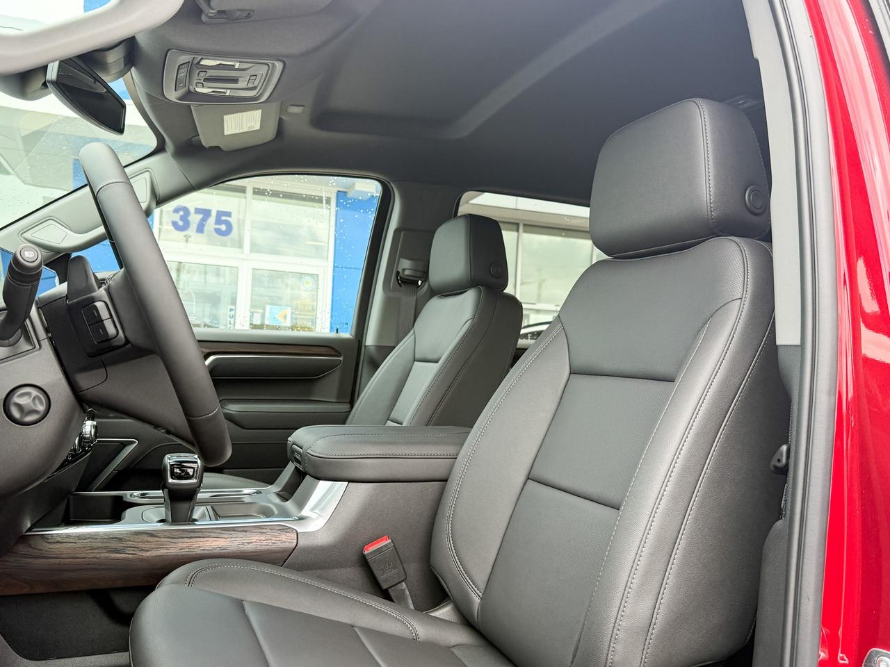 2025 GMC Sierra 1500 SLT 5.3L V8 WITH REMOTE START/ENTRY, HEATED SEATS, HEATED STEERING WHEEL, VENTILATED SEATS, ADAPTIVE CRUISE CONTROL, BOSE SPEAKER SYSTEM Photo