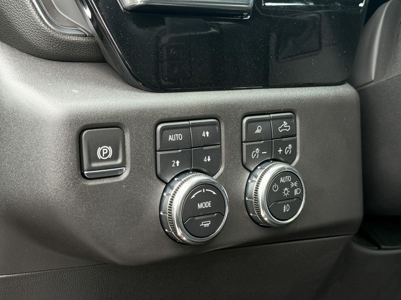 2025 GMC Sierra 1500 SLT 5.3L V8 WITH REMOTE START/ENTRY, HEATED SEATS, HEATED STEERING WHEEL, VENTILATED SEATS, ADAPTIVE CRUISE CONTROL, BOSE SPEAKER SYSTEM Photo