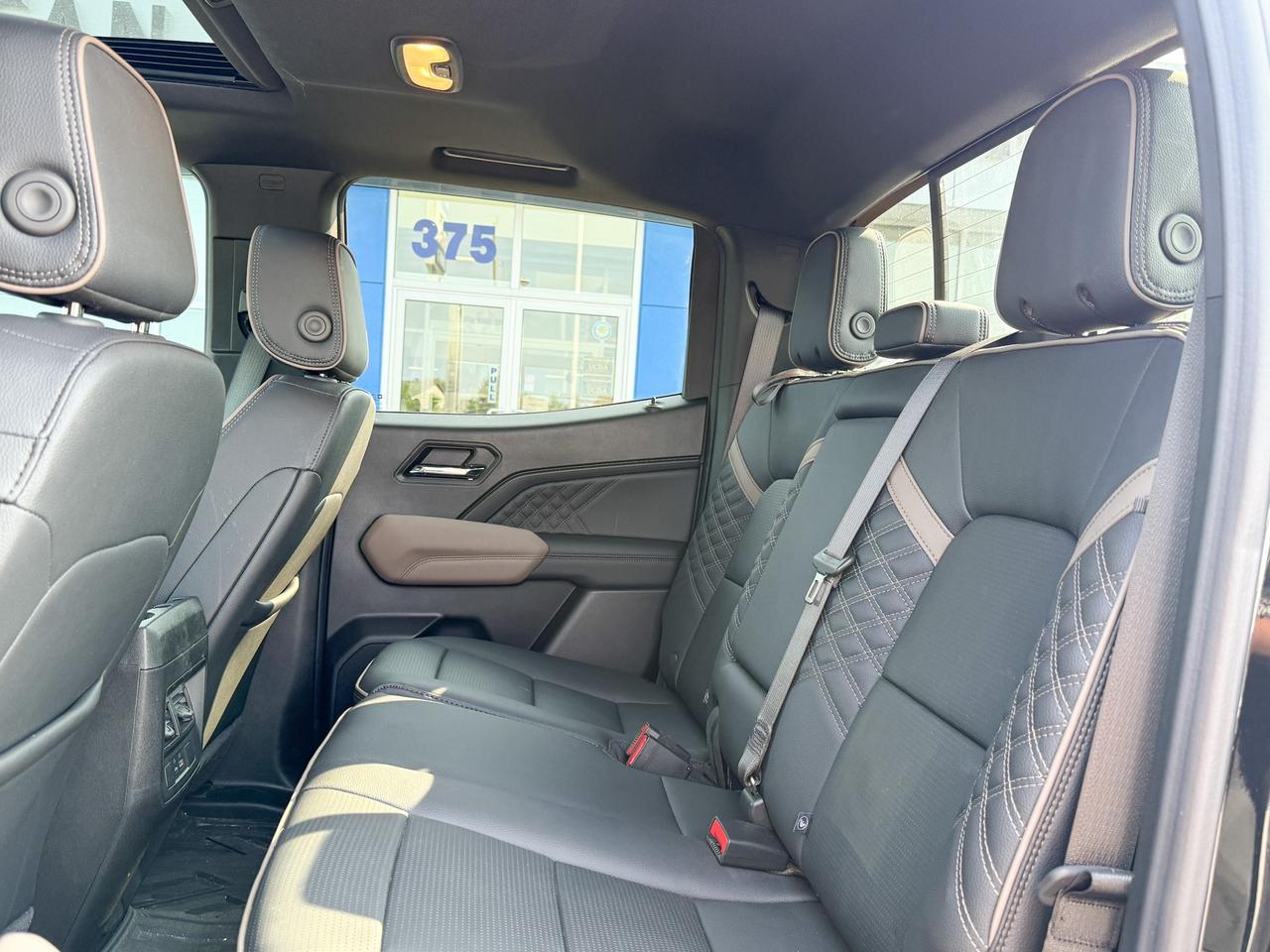 2025 GMC Canyon Denali ONE OWNER, CLEAN CARFAX, 2.7L 4CYL TURBO, DENALI BLACK EDITION, HEATED & VENTILATED FRONT LEATHER SEATS, HEATED STEERING WHEEL, POWER SUNROOF, SAFETY PACKAGE, BLACK BADGES, UNDERBODY CAMERAS Photo