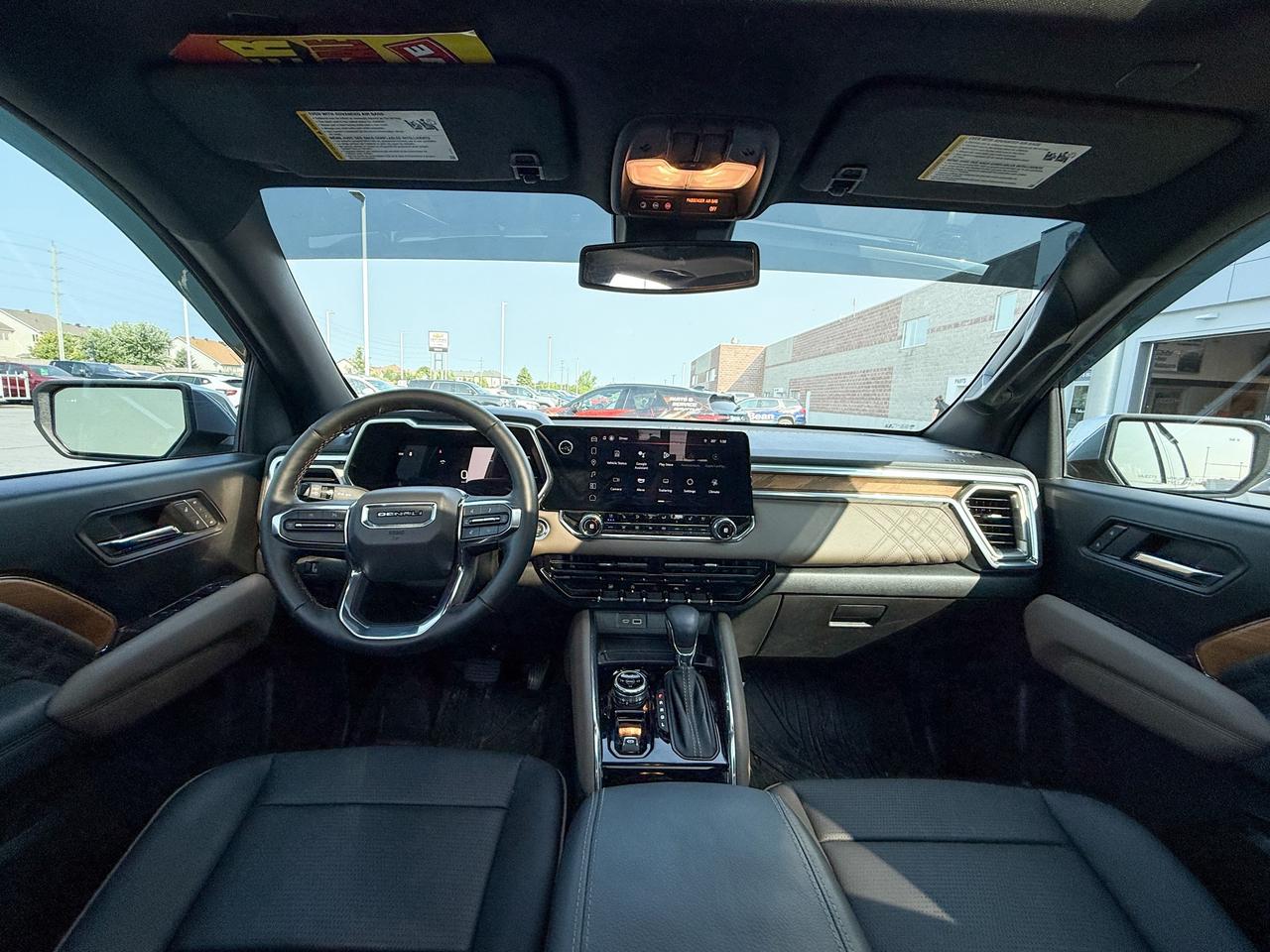 2025 GMC Canyon Denali ONE OWNER, CLEAN CARFAX, 2.7L 4CYL TURBO, DENALI BLACK EDITION, HEATED & VENTILATED FRONT LEATHER SEATS, HEATED STEERING WHEEL, POWER SUNROOF, SAFETY PACKAGE, BLACK BADGES, UNDERBODY CAMERAS Photo