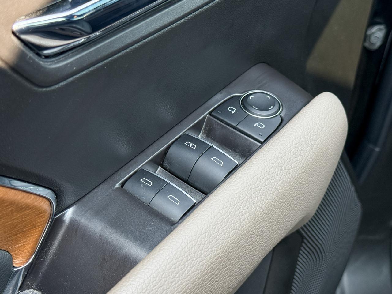 2025 GMC Canyon Denali ONE OWNER, CLEAN CARFAX, 2.7L 4CYL TURBO, DENALI BLACK EDITION, HEATED & VENTILATED FRONT LEATHER SEATS, HEATED STEERING WHEEL, POWER SUNROOF, SAFETY PACKAGE, BLACK BADGES, UNDERBODY CAMERAS Photo