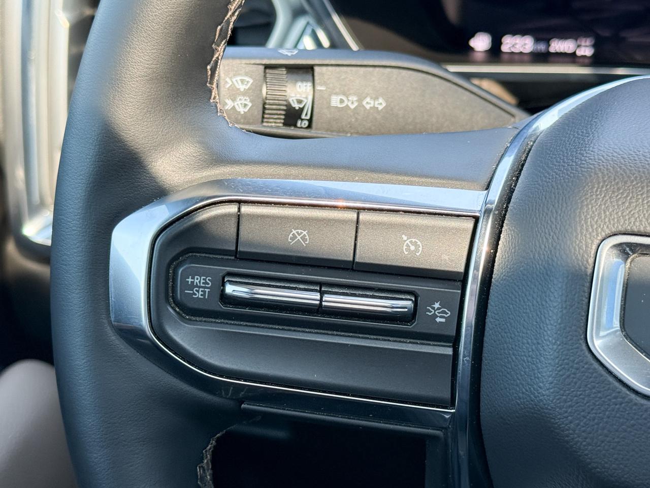 2025 GMC Canyon Denali ONE OWNER, CLEAN CARFAX, 2.7L 4CYL TURBO, DENALI BLACK EDITION, HEATED & VENTILATED FRONT LEATHER SEATS, HEATED STEERING WHEEL, POWER SUNROOF, SAFETY PACKAGE, BLACK BADGES, UNDERBODY CAMERAS Photo